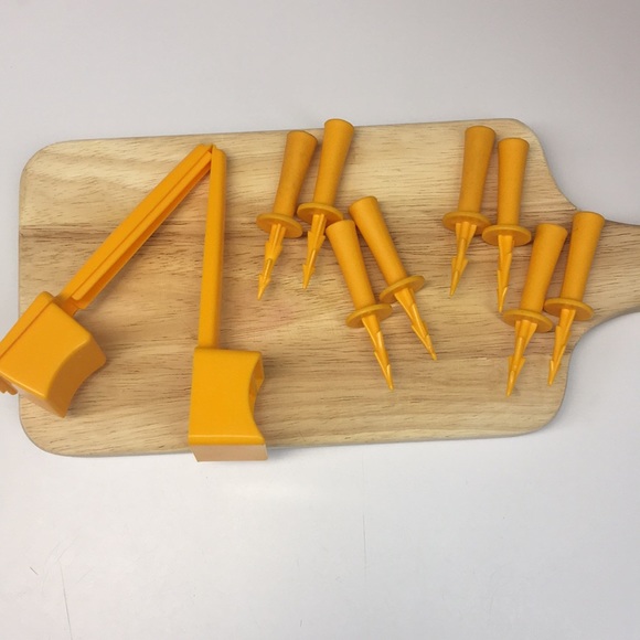 Tupperware Kitchen Tupperware Corn On The Cob Holder Set Poshmark